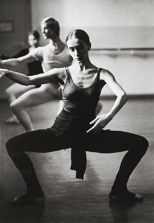 Pina Bausch, Isadora Duncan, Alvin Ailey, Dance Movement, Shall We Dance, Ballet Class, Foto Vintage, Modern Dance, Contemporary Dance