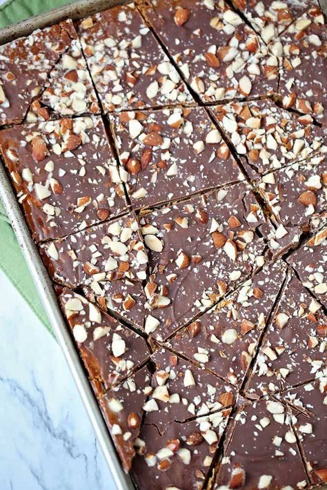 Almond Roca Recipe, Roca Recipe, Almond Dessert Recipes, Almond Desserts, Almond Roca, Key Lime Pie Recipe, Almond Brittle, Cookies And Cream Cheesecake, Lime Pie Recipe