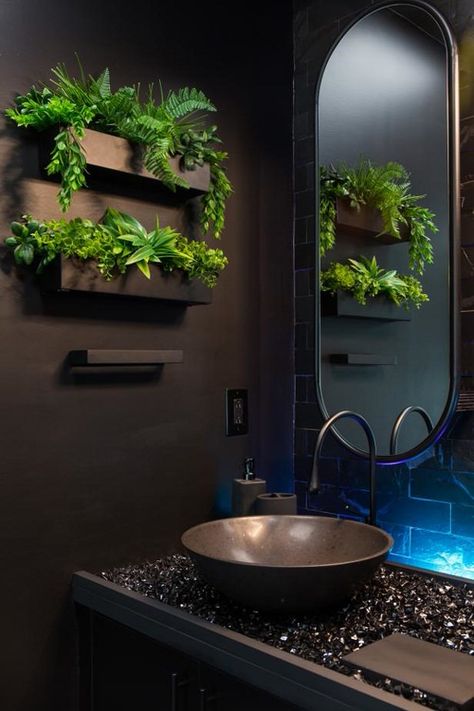 25 Luxurious Tropical Bathroom Design Ideas with Plants Jungle Bathroom, Lavabo Design, Restaurant Bathroom, Lights Bathroom, Tropical Bathroom, Dark Bathrooms, Aesthetic Garden, Aesthetic Bathroom, Bad Inspiration