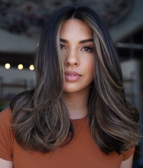 Oval Face and Armpit-Length Layered Hair Armpit Length Hair, Haircuts For Oval Faces, One Length Hair, Shoulder Length Haircuts, Haircuts To Try, Flattering Haircuts, Long Thin Hair, Black Hair Balayage, Brown Hair Looks