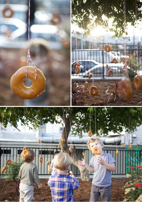 Donut Tree - what a fun idea :) Donut Tree, Halloween Party Games, Donut Party, Festa Party, Decorations Party, Birthday Party Games, Party Diy, Halloween Games, Ideas Halloween