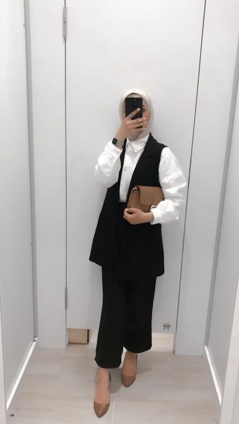 Modest Formal Outfits For Women, Formal Look Hijab, Blazer Outfits For Women Hijab, Hijabi Lawyer, Formal Outfits For Women Hijab, Hijab Office, Modest Work Outfits, Office Wear Dresses, Stylish Office Wear