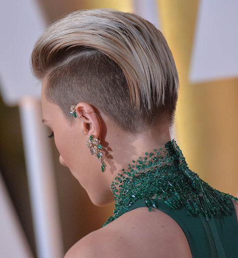 Pixi Haircut, Haircut Ideas For Girls, Scarlett Johansson Short Hair, Half Shaved Hair, Oscars 2015, Short Hairstyles Fine, Punk Girl, Short Hair Styles Pixie, Best Dressed