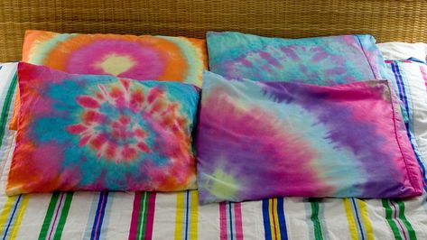 Reverse tye dye