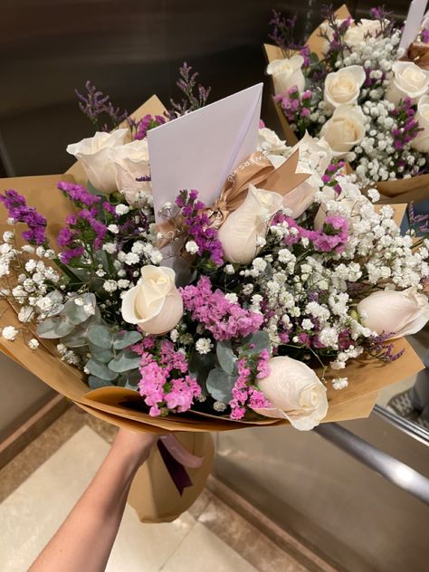 Moms Birthday Aesthetic, Mom Birthday Aesthetic, Mothers Day Flowers Bouquet Mom, Flower Bouquet For Mom Birthday, Bouquet For Mom Birthday, Birthday Bouquets, Party Snap, Prettiest Flowers, 7th Month