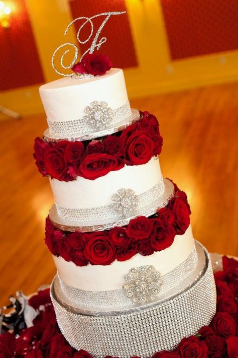 Bling & Roses! Wedding Cakes Table, Cake With Red Roses, Cakes Table, Red Rose Wedding Cake, Quince Cakes, Quinceanera Cakes, Pumpkin Recipes Dessert, Wedding Cake Table, Beautiful Wedding Cakes