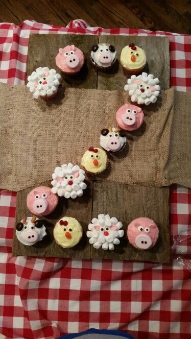 Farm Theme Cupcake Cake, Sheep Cupcake Cake, Farm Birthday Party Cupcakes, Diy Farm Cupcakes, Farm Cupcakes Ideas Birthday, Diy Farm Animal Cupcakes, Farm Cupcake Cake, Farm Animal Cupcakes Easy, Farm Two Year Old Birthday