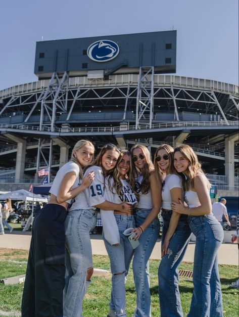 Penn State Football Aesthetic, Penn State College Aesthetic, Penn State Game Day Outfits Cold, Penn State Grad Party, Psu Aesthetic, Penn State Gameday Outfit, Penn Aesthetic, Penn State Tailgate Outfit, Penn State University Aesthetic