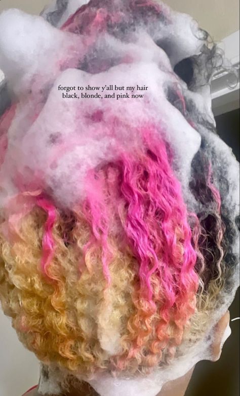 Curly Colored Hair, Adore Hair Dye, Dyed Curly Hair, Best Hair Dye, Girl Hair Colors, Peekaboo Hair, Creative Hair Color, Hair Color Streaks, Quick Natural Hair Styles