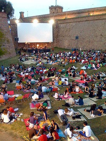 Barcelona Activities, Montjuic Castle, Opener Festival, Best Movies Of All Time, Open Air Cinema, Backyard Movie Nights, Outdoor Cinema, Backyard Movie, Movies Of All Time