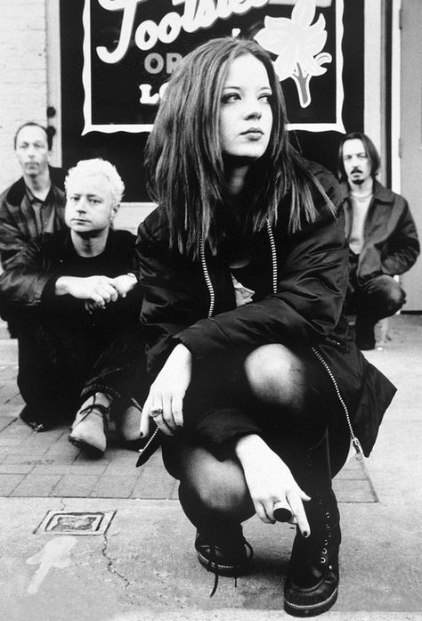 Mode Poses, Christophe Decarnin, Band Photoshoot, Shirley Manson, Band Photography, Women Of Rock, 90s Music, Rock N’roll, Grunge Look