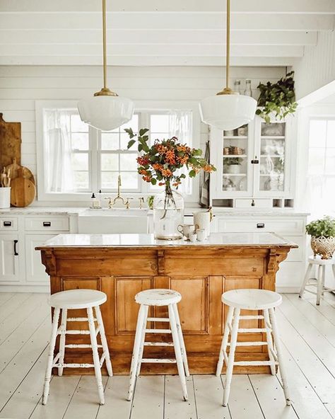 Model Dapur, Casa Vintage, Hus Inspiration, Cottage Kitchen, Design Living Room, Farmhouse Kitchen Decor, Küchen Design, Kitchen Style, Rustic Kitchen