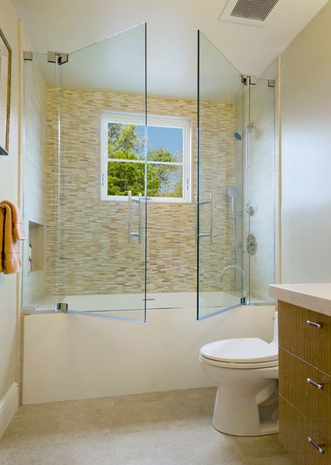 Bathtub Shower Combo Glass Doors, Glass Tub Enclosure, Bathtub With Glass Door, Glass Shower Tub, Bath Shower Doors, Glass Bathtub, Walk In Shower Ideas, Enclosure Design, Bathtub Shower Combo