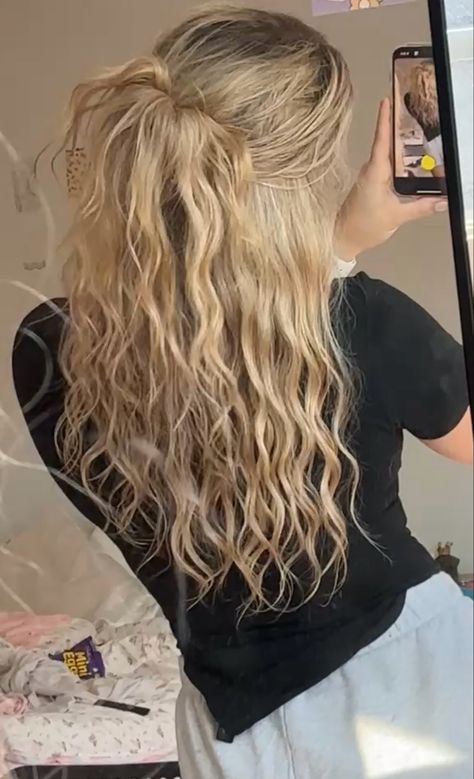 curly hair, wavy hair, half up half down, hairstyle inspo Dirty Blonde Wavy Hair, Half Up Half Down Waves, Half Up Half Down Wavy Hair, Wavy Crimped Hair, Half Up Half Down Wavy, Half Up Curly Hair, Curly Half Up Half Down, Curly Hair Wavy, Half Up Half Down Hairstyle