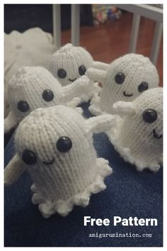 Ghosty Emoji Free Knitting Pattern Knitted Ghost Free Pattern, Halloween Knitting Patterns, Ghost Friends, Halloween Knitting, Knitted Christmas Decorations, Knitted Toys Free Patterns, Sock Crafts, Little Ghost, Knitting Patterns Toys