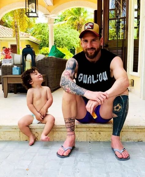 Wags Soccer, Messi And Antonella, Messi Y Antonella, Messi Family, Antonella Messi, Messi Quotes, Lionel Messi Family, Cr7 Vs Messi, Lio Messi