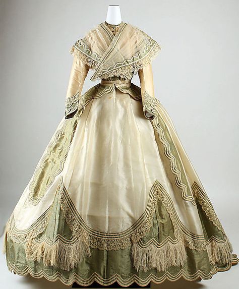 Dress Date: ca. 1865 Culture: French Medium: silk Accession Number: C.I.69.33.9a–e The Metropolitan Museum of Art - Dress Gaun Abad Pertengahan, Historical Gowns, 1860 Fashion, 1800s Fashion, 19th Century Fashion, Old Dresses, Victorian Clothing, Antique Dress, Costume Institute