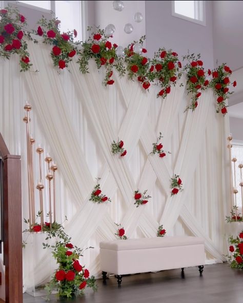 Wedding Stage Ideas, Wedding Draping Backdrop, Henna Decoration Ideas Decor, Marriage Hall Decoration, Simple Stage Decorations, Ivory Curtains, Red Wedding Decorations, Diy Floral Decor, Wedding Background Decoration