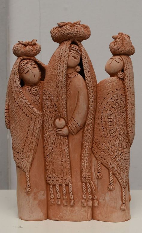 Terracotta Art Sculpture, Teracotta Clay Ideas, Ignoring People, Terracotta Sculpture, Ceramic Sculpture Figurative, Afrique Art, Ceramic Art Sculpture, Sculpture Art Clay, Clay Wall Art