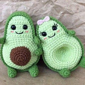 Avocado Amigurumi Crochet Free Pattern - Always Free Amigurumi Free Amigurumi Crochet Patterns, Crochet Fruit, Pola Amigurumi, Crochet Plant, Crochet Food, Crochet Amigurumi Free Patterns, Crochet Amigurumi Free, Learn How To Crochet, Crochet Tutorials