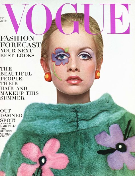 Twiggy photographed by Richard Avedon for Vogue , July 1967 Twiggy Lawson, 60s Magazine, Vintage Vogue Covers, Jean Shrimpton, Jacqueline Bisset, Rudolf Nureyev, Vogue Vintage, Vogue Magazine Covers, Surgical Mask