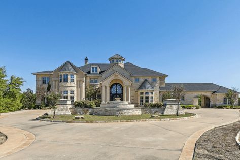 Texas Style Homes, Small Loft Apartments, Texas Mansions, 5 Acres Of Land, Homes Of The Rich, Million Dollar House, Stucco Homes, Acres Of Land, Modern Sofa Designs