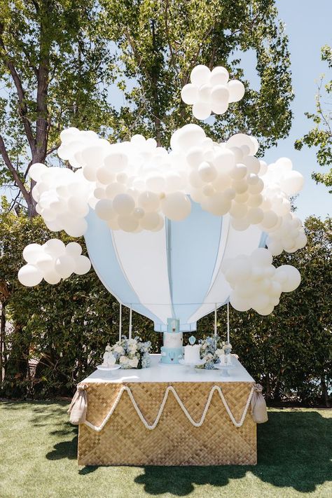 Theme Bapteme, Hot Air Balloon Party, Babyshower Party, Idee Babyshower, Birthday Party Theme Decorations, Pretty Please, Baby Shower Inspiration, Baby Bear Baby Shower, Baby Shower Gender Reveal