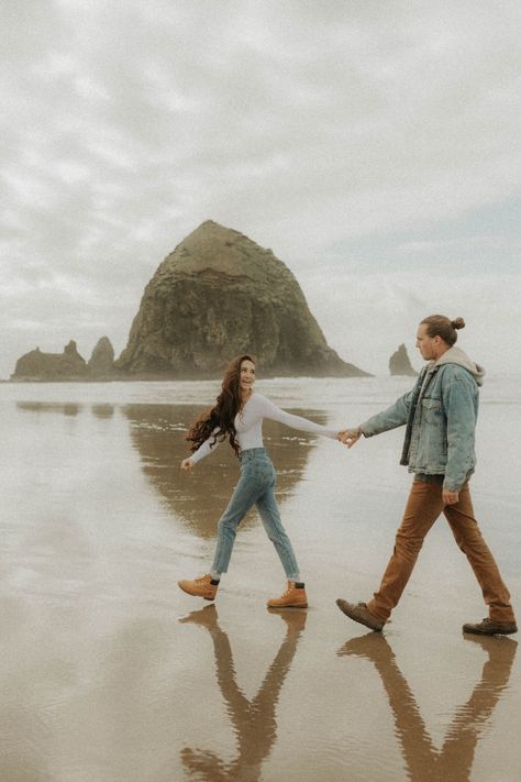 Cannon Beach Oregon Photoshoot, Cannon Beach Family Photos, Cannon Beach Couple Photos, Canon Beach Oregon Photography, Pnw Beach Photoshoot, Oregon Couples Photography, Oregon Coast Outfit, Peach Outfits, Canon Beach Oregon