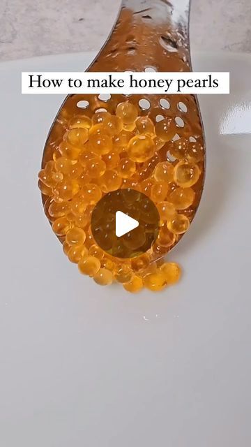 Honey Caviar Recipe, Agar Agar Jello Shots, Fruit Caviar Recipe, Fruit Caviar With Gelatin, Honey Decorations, Honey Caviar, How To Make Honey Candy, Honey Pearls, How To Eat Honeycomb