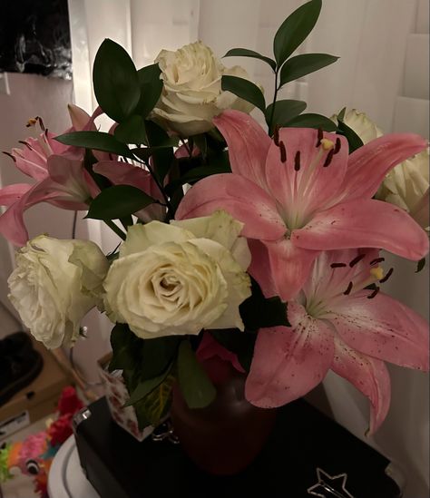 white roses and pink lilies #whiterose #pinklily #rose #flower #bouquet #hey #geturgirlflowers 📣 Pink Roses And White Lilies Bouquet, Roses And Lily Bouquet, Ponies Flowers, Lily And Roses, Lily Flower Bouquet, Pink And White Bouquet, White Roses Bouquet, Lilies Bouquet, Pink Roses Bouquet