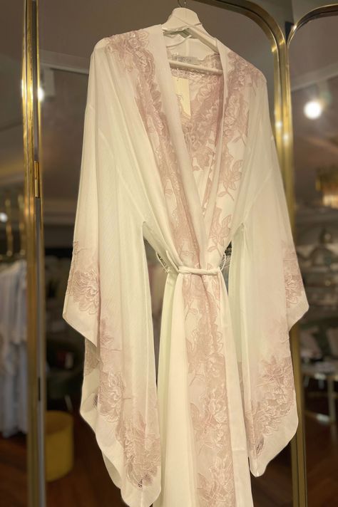 Featuring a soft texture, %100 Silk Chiffon, Off White Powder Sofia Robe Set is sure to become a Robe Sets favorite. Secure and Easy Checkout! Kimono Sleepwear, Core Aesthetics, Birthday Vibes, Robe Women, Style Moodboard, Pj Party, Pinterest Contest, Silk Kimono Robe, Dorm Ideas