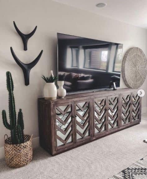 Ranch Glam Home Decor, Rodeo Bedroom, Southwestern Living Room Decor, Modern Western Living Room, Western Boho Living Room, Basement Vibes, Cole Deboer, Southwestern Living Room, Western Living Room Decor