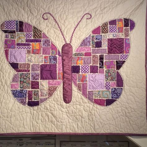 Quilt Vine: Caroline the Butterfly Quilted Butterfly, Quilt Hanging, Butterfly Quilt Pattern, Colchas Quilting, Mini Patchwork, Motifs D'appliques, Mini Quilt Patterns, Quilt Modernen, Butterfly Quilt