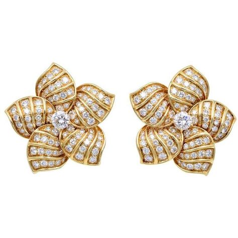 Preowned Van Cleef & Arpels Diamond Earrings (1 274 625 UAH) ❤ liked on Polyvore featuring jewelry, earrings, multiple, flower earrings, diamond earrings, diamond jewelry, pre owned jewelry and round diamond earrings Van Cleef Arpels Diamond, Diamond Flower Earrings, Diamond Tops, Van Cleef And Arpels Jewelry, Bijoux Art Nouveau, Diamond Cluster Earrings, Platinum Earrings, Cherry Earrings, Van Cleef And Arpels