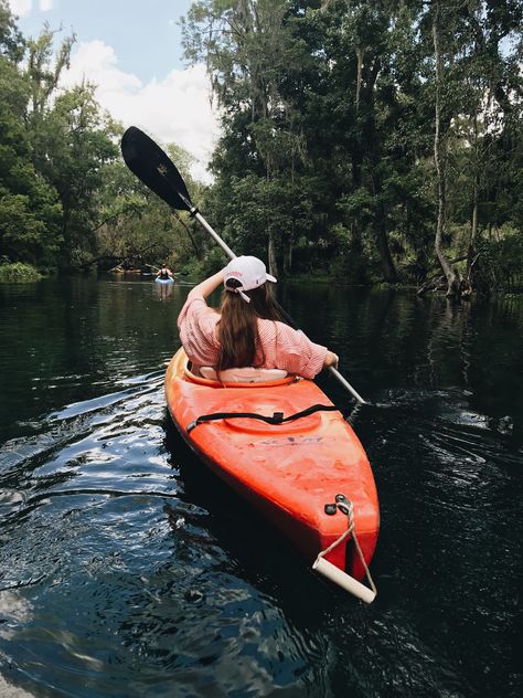 Outdoor Vibes Aesthetic, River Kayaking Aesthetic, Kayak Astetic, Vision Board Pictures Outdoors, Couple Kayaking Aesthetic, Kayak Photo Ideas, Kyacking Aesthetic, Kayak Aesthetic Photos, Kayaks Aesthetic