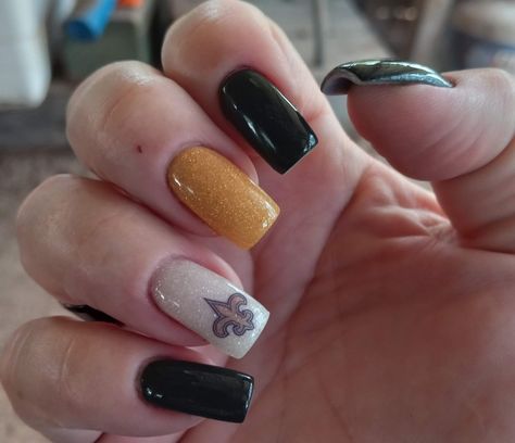 New Orleans Saints Nails Designs, Saints Nails New Orleans, New Orleans Saints Nails, New Orleans Nails, Saints Nails, Football Dip, Football Dips, Football Nails, New Orleans Saints Football