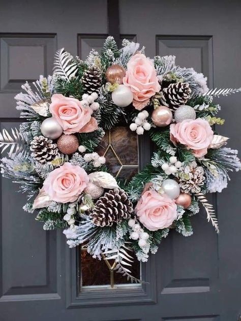 Blush Pink Christmas Decor, Christmas Floral Wreaths, Pink Christmas Crafts, Christmas Pink Decorations, Blush Pink Christmas Decorations, Pink And White Christmas Decor, Pink Christmas Garland, Floral Christmas Decor, Pink White Christmas