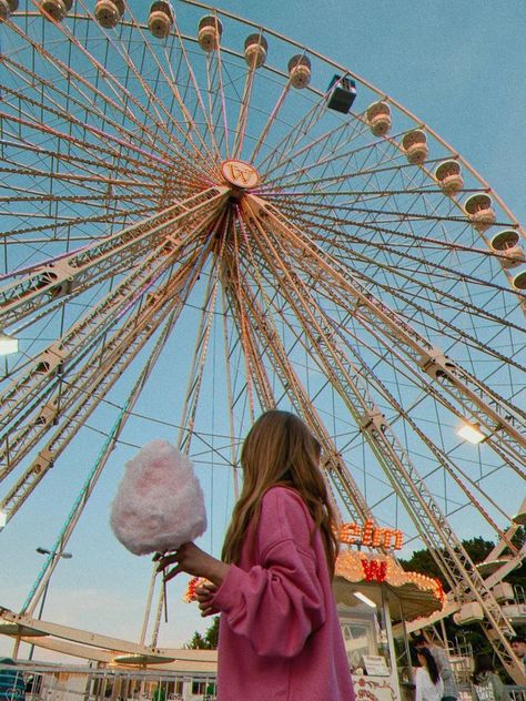 Cotton Candy Photoshoot, Carnival Photo Shoots, Candy Photoshoot, Fair Pictures, Carnival Photography, Photo Voyage, Foto Disney, Photographie Portrait Inspiration, Parc D'attraction