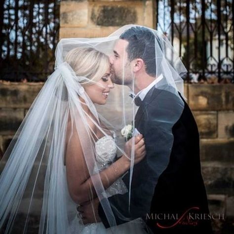 Romantic bridal looks to take your breath away. Wedding Veils Diy, Double Veil, Bridal Updo With Veil, Veil Diy, Diy Wedding Veil, Wedding Photography List, Wedding Hairstyles With Veil, Creative Wedding Ideas, Short Wedding Hair