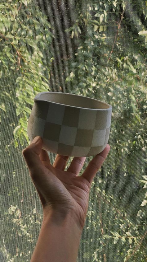 Matcha Bowl Ceramics Handmade, Pottery Matcha Bowl, Pottery Checkered, Ceramic Matcha Bowl, Checkered Pottery, Matcha Ceramic, Matcha Art, Packing Idea, Make Matcha