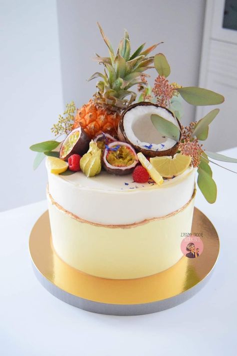 Tropical Fruit Birthday Cake, Aloha Cake Ideas, Aperol Torte, Tropical Cake Ideas, Aloha Cake, Tropical Birthday Cake, Hawaii Cake, Fruit Birthday Cake, Tropical Cake