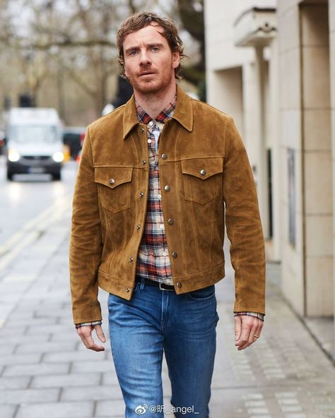 Trucker Jacket Men Outfit, Trucker Jacket Men, Mens Smart Casual Outfits, Gents Fashion, Smart Casual Men, Cowboy Outfits, Mens Fashion Rugged, Moda Jeans, Men Stylish Dress