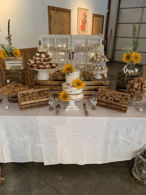 Wedding Cake Table Rustic, Rustic Cake Tables, Desert Tables, Rustic Wedding Desserts, Wedding Dessert Table Decor, Rustic Dessert Table, Wedding Cake Table Decorations, Wedding Cake Dessert Table, Rustic Dessert