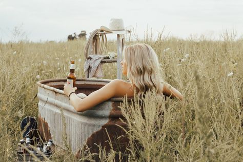 Horse Trough Photoshoot, Metal Tub Photoshoot, Farm Style Photoshoot, Beth Dutton Photo Shoot Ideas, Beth Dutton Water Trough Photoshoot, Country Farm Photoshoot, Western Photoshoot Ideas Birthday, Country Chic Photoshoot, Birthday Photoshoot Ideas Country