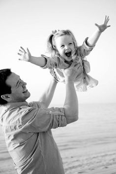 Dad's Are Awesome on Pinterest | Kids Girls, Father And Son and Dads Baby Fotografie, Trik Fotografi, Family Posing, Jolie Photo, Father Daughter, 인물 사진, Family Photoshoot, Children Photography, Baby Photography