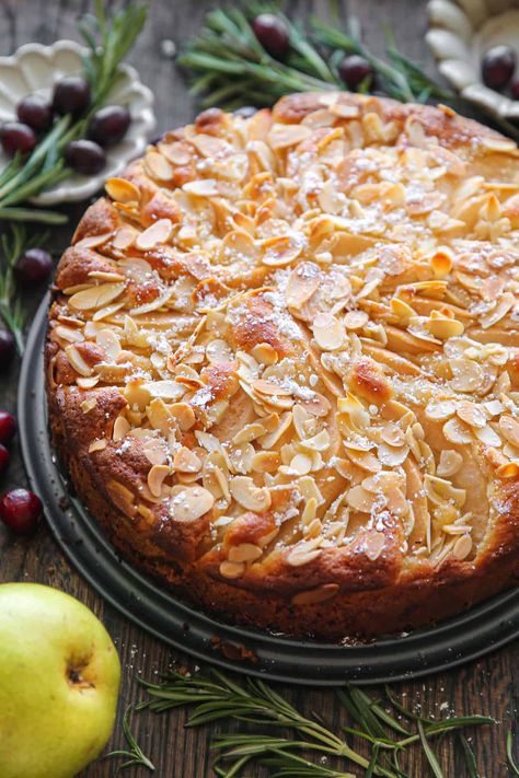 Pear Almond Cake dusted with powdered sugar. Italian Pear Almond Cake, Italian Pear Cake, Pear Almond Tart, Pear Almond Cake, Pear Baking Recipes, Pear Baking, Fresh Pear Cake, Shipping Cake, Almond Dessert Recipes