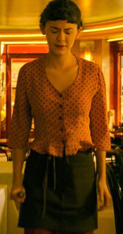 Audrey Tautou in polka dots as Amelié. Costume Designer: Madeline Fontaine Amelie Inspired Outfit, Amelie Poulain Aesthetic Outfit, Amelie Aesthetic Outfits, Amelie Outfits Movie, Amelie Poulain Style, Amelie Poulain Outfits, Amelie Poulain Aesthetic, Amelie Outfit, Amelie Fashion