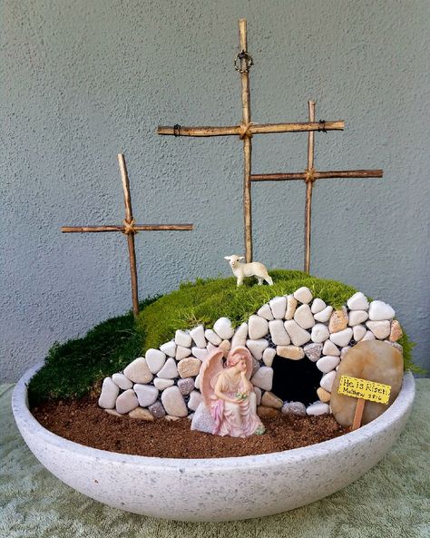 Resurrection Garden, Christ Centered Easter, Diy Osterschmuck, Church Easter Decorations, Easter Garden, Easter Craft Decorations, Matthew 28, Diy Ostern, Easter Projects