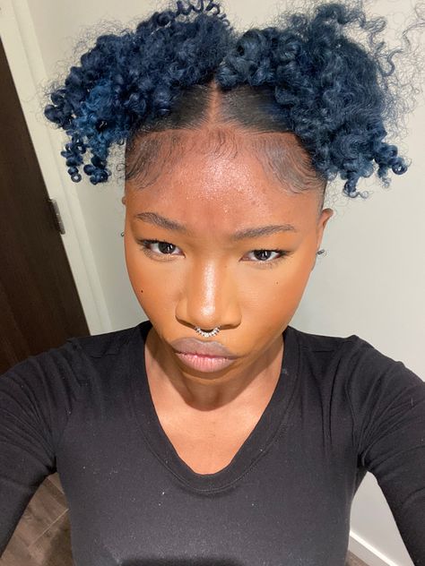 Dark Blue Hair Dye, Blue Natural Hair, Blue Hair Aesthetic, Dyed Curly Hair, Dyed Hair Blue, Blue Black Hair, Dark Blue Hair, Hair Puff, Dyed Hair Inspiration