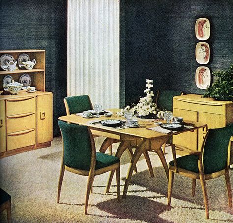 Dinning Room (1953) Haywood Wakefield - Love the table legs Heywood Wakefield Dining, 1950s Dining Room, Dining Room Suites, Mid Century Dining Room, 1950s Decor, Classic Dining Room, Heywood Wakefield, Retro Interior Design, Vintage Dining Room